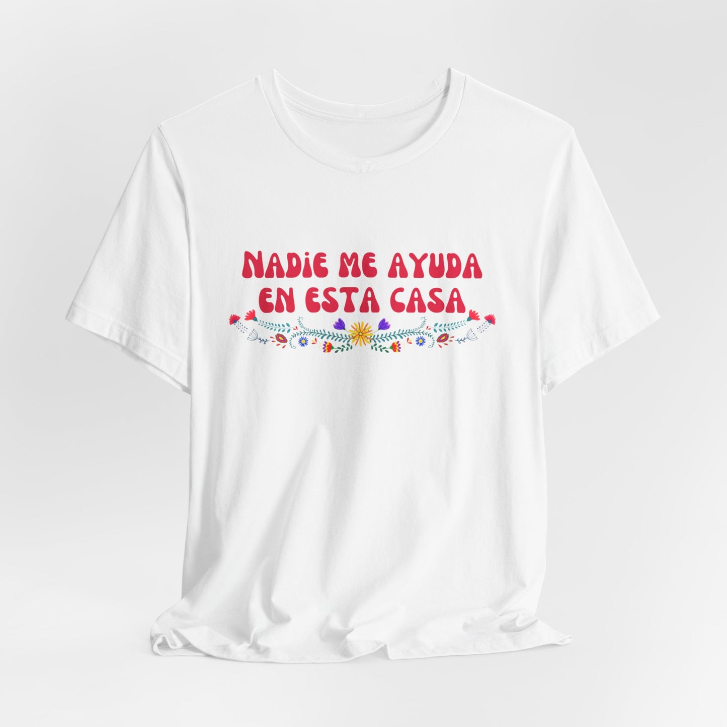 Nadie me ayuda en esta casa Tee