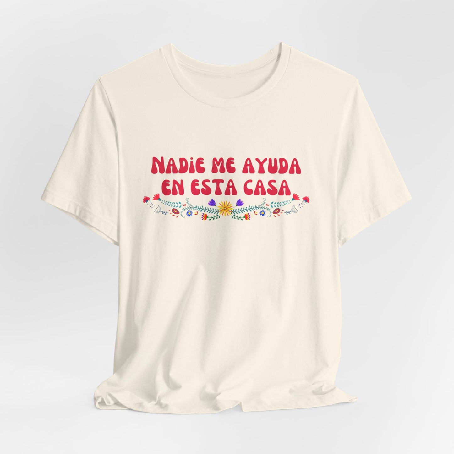 Nadie me ayuda en esta casa Tee
