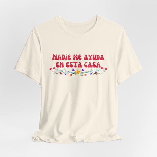 Nadie me ayuda en esta casa Tee